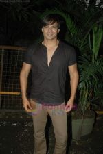 Vivek Oberoi new look for a ad shoot on 16th Aug 2011 (6).JPG