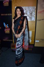 Bhagyashree at Archana Kochhar Show at Lakme Fashion Week 2011 Day 1 in Grand Hyatt, Mumbai on 17th Aug 2011 (74).JPG