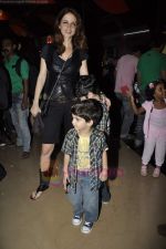 Suzanne Roshan with Kids at Spy Kids 4 premiere in PVR, Juhu on 17th Aug 2011 (39).JPG