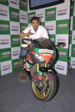 John Abraham at Castrol promotional event in Tote, Mumbai on 18th Aug 2011 (26).JPG