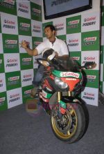 John Abraham at Castrol promotional event in Tote, Mumbai on 18th Aug 2011 (28).JPG