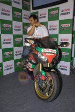 John Abraham at Castrol promotional event in Tote, Mumbai on 18th Aug 2011 (33).JPG