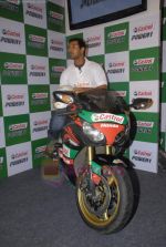 John Abraham at Castrol promotional event in Tote, Mumbai on 18th Aug 2011 (34).JPG