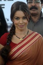 Mahima Chaudhary at a shoot for film Mumbhai the Gangsters to support Anna Hazare in Kamalistan on 20th Aug 2011 (79).JPG