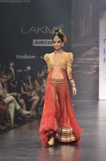 Model walks the ramp for Neeta Lulla Show at Lakme Fashion Week 2011 Day 4 in Grand Hyatt, Mumbai on 20th Aug 2011 (40).JPG
