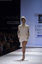 Model walks the ramp for Rehane Show at Lakme Fashion Week 2011 Day 4 in Grand Hyatt, Mumbai on 20th Aug 2011 (2).JPG