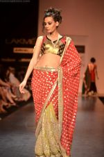 Model walks the ramp for Shyamal Bhumika Show at Lakme Fashion Week 2011 Day 3 in Grand Hyatt, Mumbai on 19th Aug 2011 (50).JPG