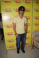 Shahid Kapoor at Radio Mirchi in Lower Parel, Mumbai on 20th Aug 2011 (32).JPG