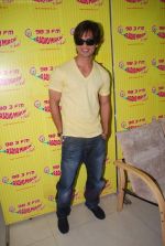 Shahid Kapoor at Radio Mirchi in Lower Parel, Mumbai on 20th Aug 2011 (35).JPG