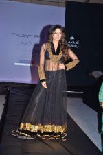 Shama Sikander on day 4 at Lakme Fashion Week 2011 in Grand Hyatt, Mumbai on 20th Aug 2011 (46).JPG