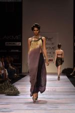 Model walks the ramp for Babita Malkani Show at Lakme Fashion Week 2011 Day 4 in Grand Hyatt, Mumbai on 20th Aug 2011 (79).JPG