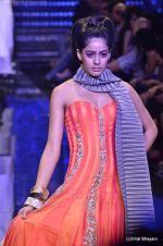 Model walks the ramp for Manish Malhotra Show at Lakme Fashion Week 2011 Day 5 in Grand Hyatt, Mumbai on 21st Aug 2011 (106).JPG