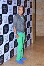 at Manish Malhotra Show at Lakme Fashion Week 2011 Day 5 in Grand Hyatt, Mumbai on 21st Aug 2011 (68).JPG