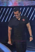 Salman Khan at COLORS India_s Got Talent Season 3 in Filmcity, Goregaon on 22nd Aug 2011 (120).JPG