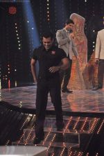 Salman Khan at COLORS India_s Got Talent Season 3 in Filmcity, Goregaon on 22nd Aug 2011 (24).JPG