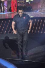 Salman Khan at COLORS India_s Got Talent Season 3 in Filmcity, Goregaon on 22nd Aug 2011 (26).JPG