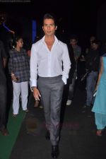 Shahid Kapoor promote Mausam on the sets of KBC in Filmcity on 22nd Aug 2011 (14).JPG