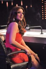Sonali Bendre at COLORS India_s Got Talent Season 3 in Filmcity, Goregaon on 22nd Aug 2011 (97).JPG