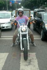 Vishal Dadlani snapped on his bike on a busy road in Mumbai on 22nd Aug 2011 (16).JPG