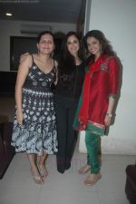 Isha Koppikar, Lucky Morani at Shabri special screening in Fun Republic on 23rd Aug 2011 (39).JPG