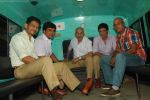 Naseeruddin Shah, Ravi Kishan at Chaalis Chaurasi on location in Mumbai on 23rd Aug 2011 (37).JPG
