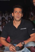 Salman Khan on the sets of Sa Re Ga Ma Lil Champs in Famous Studio on 23rd Aug 2011 (49).JPG