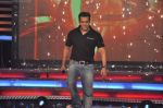 Salman Khan on the sets of Sa Re Ga Ma Lil Champs in Famous Studio on 23rd Aug 2011 (52).JPG