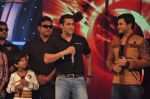 Salman Khan on the sets of Sa Re Ga Ma Lil Champs in Famous Studio on 23rd Aug 2011 (62).JPG