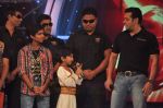 Salman Khan on the sets of Sa Re Ga Ma Lil Champs in Famous Studio on 23rd Aug 2011 (68).JPG