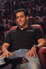Salman Khan on the sets of Sa Re Ga Ma Lil Champs in Famous Studio on 23rd Aug 2011 (84).JPG