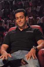 Salman Khan on the sets of Sa Re Ga Ma Lil Champs in Famous Studio on 23rd Aug 2011 (85).JPG