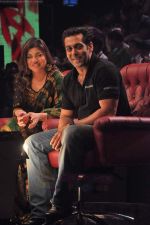 Salman Khan, Alka Yagnik on the sets of Sa Re Ga Ma Lil Champs in Famous Studio on 23rd Aug 2011 (61).JPG