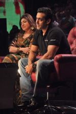 Salman Khan, Alka Yagnik on the sets of Sa Re Ga Ma Lil Champs in Famous Studio on 23rd Aug 2011 (80).JPG