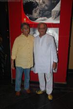 Gulzar at Salim Arif play premiere in Prithvi on 24th Aug 2011 (21).JPG