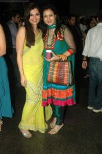 Poonam Dhillon, Deepshikha at the premiere of the film Yeh Dooriyan in Fame on 24th Aug 2011 (109).JPG