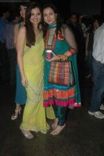 Poonam Dhillon, Deepshikha at the premiere of the film Yeh Dooriyan in Fame on 24th Aug 2011 (111).JPG