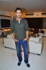 John Abraham at Ekta and Sanjay Gupta_s private dinner for Strings and other musicians in Juhu, Mumbai on 25th Aug 2011 (115).JPG