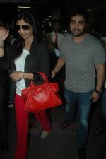 Shilpa Shetty, Raj Kundra snapped at International Airport, Mumbai on 27th Aug 2011 (1).JPG
