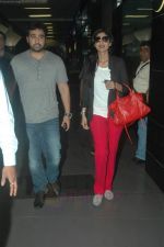 Shilpa Shetty, Raj Kundra snapped at International Airport, Mumbai on 27th Aug 2011 (2).JPG