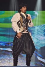 Sonu Nigam on the sets of X Factor in Filmcity, Mumbai on 28th Aug 2011 (8).JPG