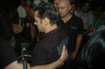 Salman Khan leaves to USA for his operation in International Airport, Mumbai on 29th Aug 2011 (10).JPG