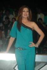 Sonali Bendre on the sets of India_s got talent in Filmcity on 29th Aug 2011 (46).JPG