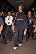 Amitabh Bachchan snapped with designer sling  in International Airport, Mumbai on 30th Aug 2011 (10).JPG