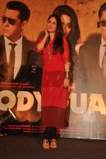 Kareena Kapoor honours various Bolywood stars bodyguards in Taj Land_s End on 30th Aug 2011 (24).JPG