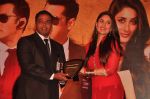 Kareena Kapoor honours various Bolywood stars bodyguards in Taj Land_s End on 30th Aug 2011 (32).JPG