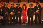 Kareena Kapoor honours various Bolywood stars bodyguards in Taj Land_s End on 30th Aug 2011 (62).JPG