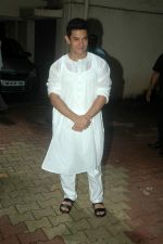 Aamir Khan celebrate eid at home on 31st Aug 2011 (20).JPG