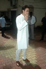 Imran Khan celebrate eid at home on 31st Aug 2011 (5).JPG
