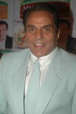 Dharmendra at the Launch of YUMMY CHEF Heat and Eat in Novotel hotel, Mumbai on 1st Sept 2011 (7).JPG