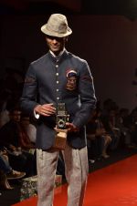 Model walk the ramp for Arjun Khanna at Van Heusen India Mens Week Day 1 on 2nd Sept 2011 (20).JPG